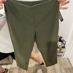 Flatten it green stretchy work pant cropped